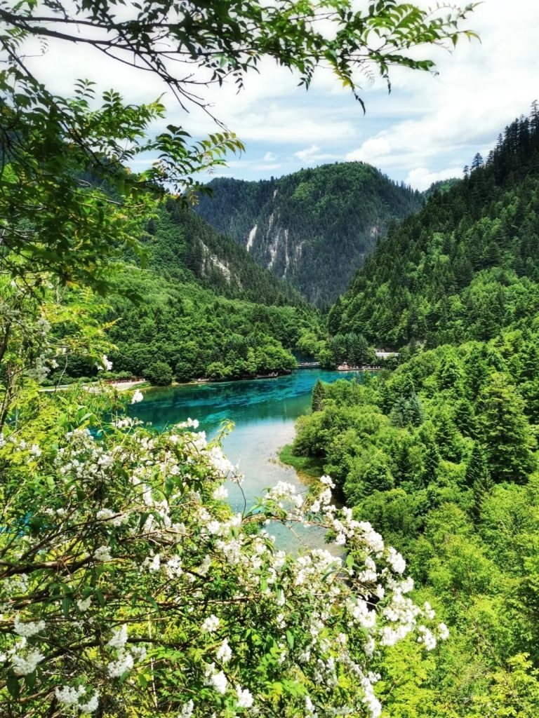 Jiuzhaigou Valley Travel
