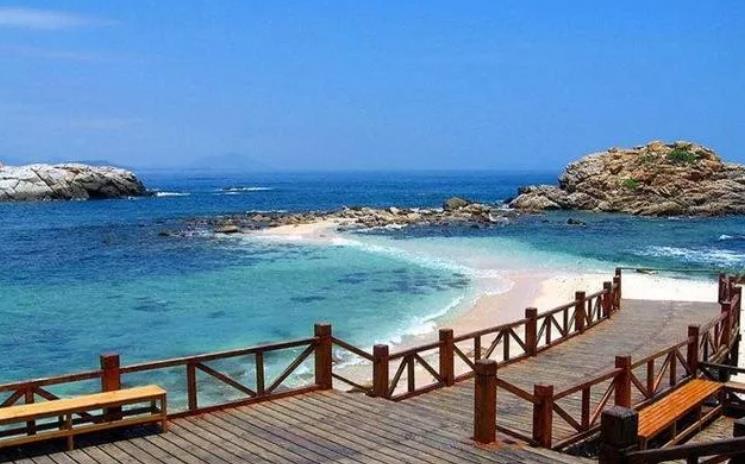 Yalong Bay