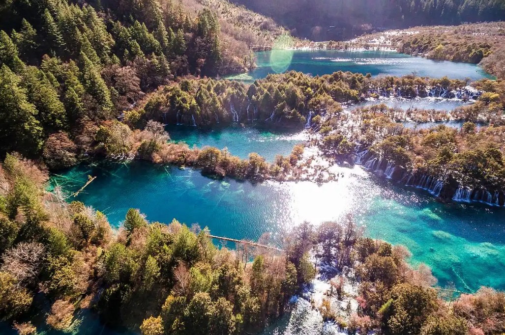 What is the scenery like in Jiuzhaigou Valley Scenic and Historic Interest Area in April
