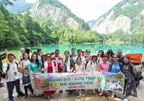 International Tour Group at Jiuzhaigou Lake