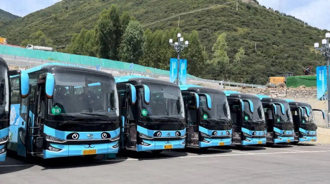 Transferring from High-Speed Rail to Jiuzhaigou